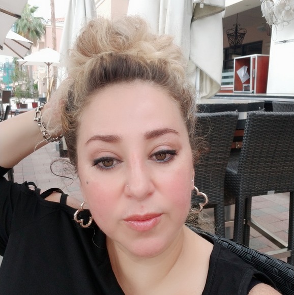 Meet your Posher, Daniela - Picture 1 of 1